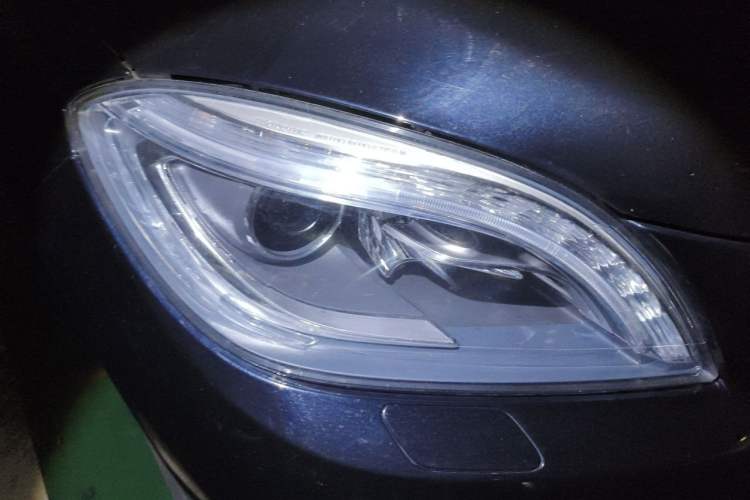 Used Mercedes-Benz M-Class 2014 ML 320 4MATIC Right Front Headlight