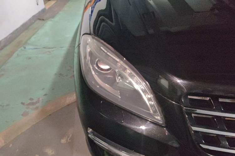 Used Mercedes-Benz M-Class 2014 ML 400 4MATIC Dynamic Model Right Front Headlight