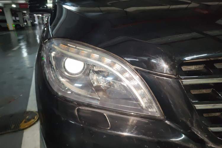 Used Mercedes-Benz M-Class 2014 ML 400 4MATIC Luxury Model Right Front Headlight