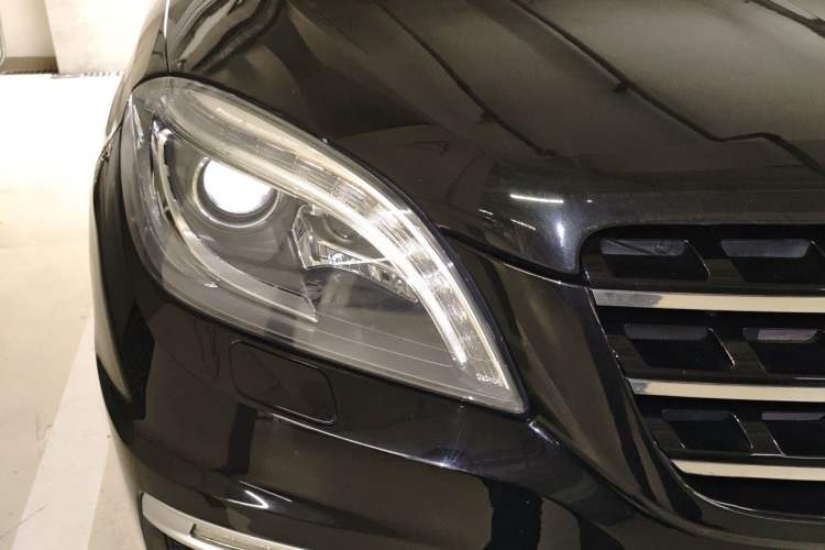 Used Mercedes-Benz M-Class 2014 ML 320 4MATIC Right Front Headlight