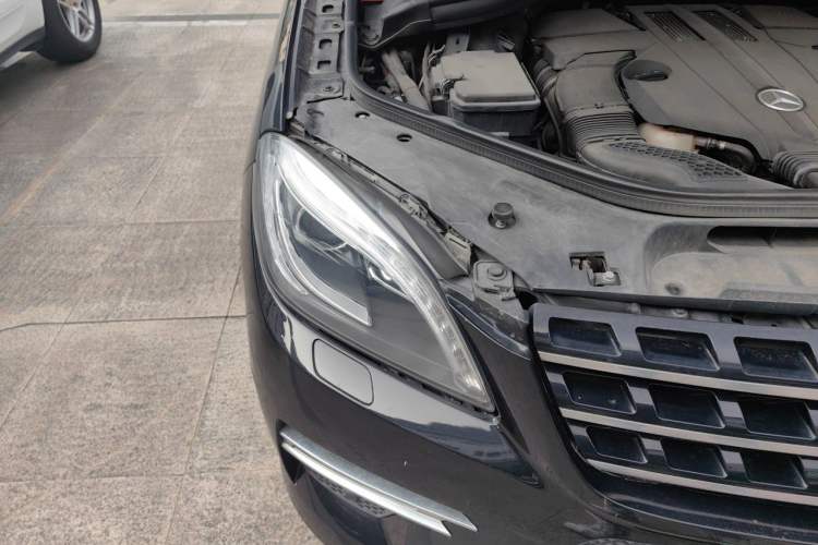 Used Mercedes-Benz M-Class 2014 ML 400 4MATIC Luxury Model Right Front Headlight