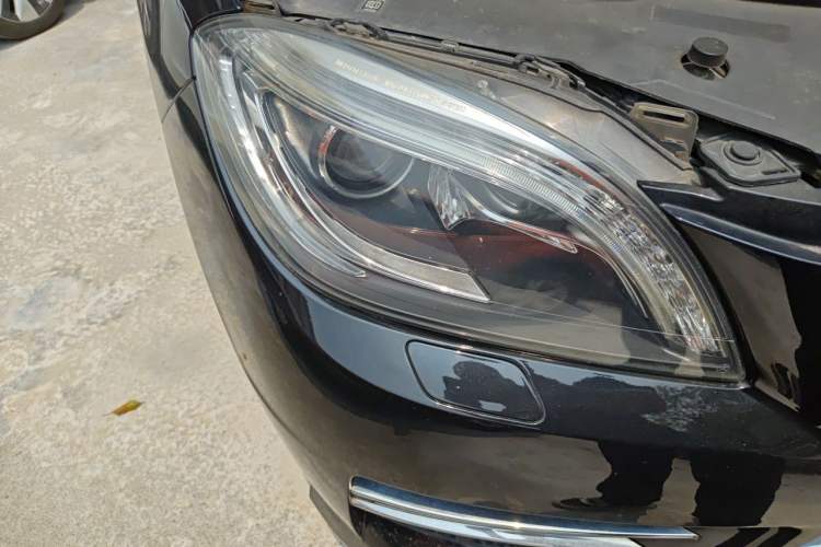 Used Mercedes-Benz M-Class 2014 ML 320 4MATIC Right Front Headlight