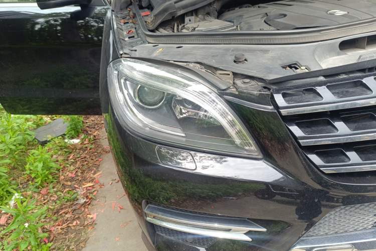 Used Mercedes-Benz M-Class 2014 ML 400 4MATIC Dynamic Model Right Front Headlight