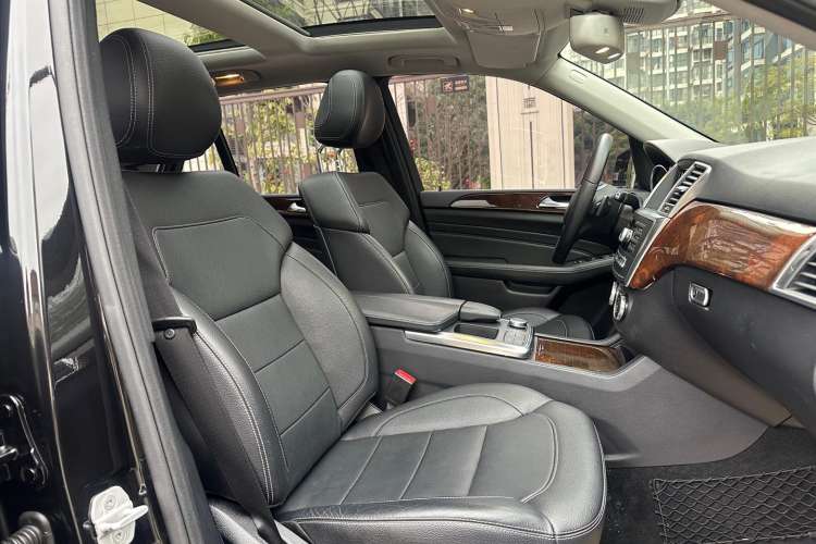 Used Mercedes-Benz M-Class 2014 ML 400 4MATIC Dynamic Model Right Front Seat