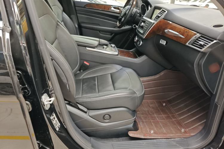 Used Mercedes-Benz M-Class 2014 ML 400 4MATIC Luxury Model Right Front Seat