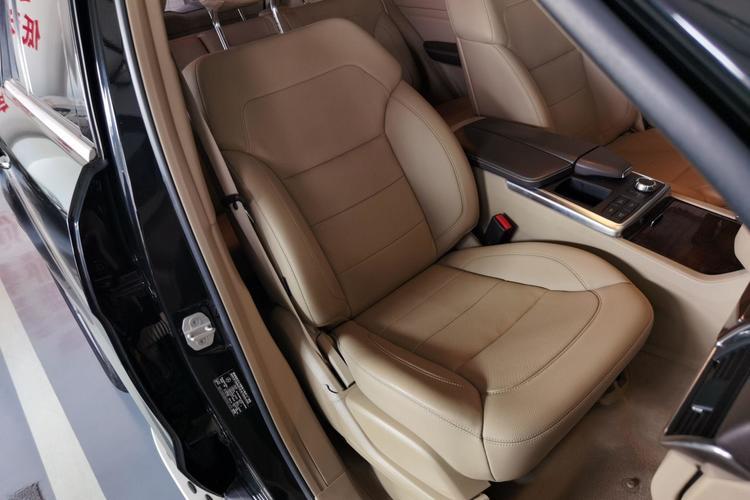 Used Mercedes-Benz M-Class 2014 ML 400 4MATIC Dynamic Model Right Front Seat