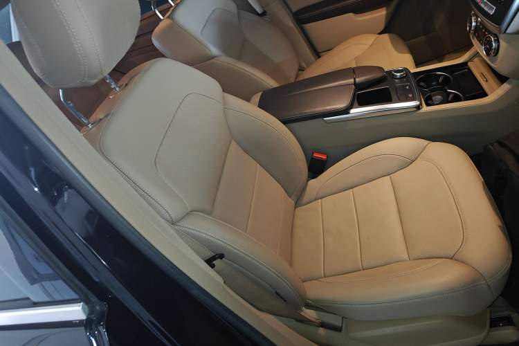 Used Mercedes-Benz M-Class 2014 ML 320 4MATIC Right Front Seat
