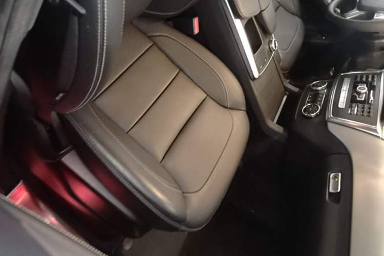 Used Mercedes-Benz M-Class 2014 ML 320 4MATIC Right Front Seat
