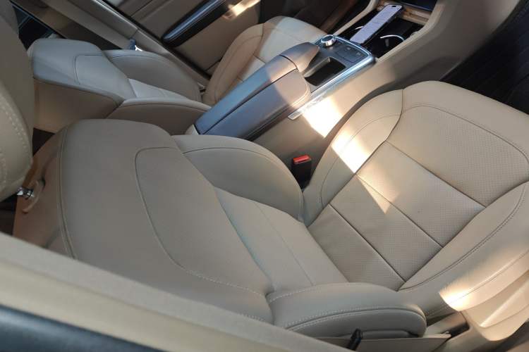 Used Mercedes-Benz M-Class 2014 ML 320 4MATIC Right Front Seat