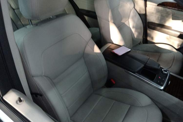 Used Mercedes-Benz M-Class 2014 ML 400 4MATIC Dynamic Model Right Front Seat