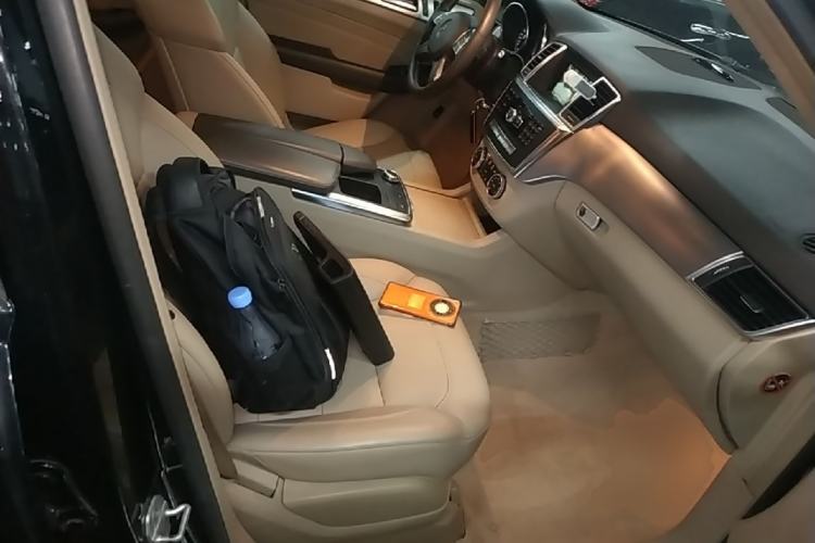 Used Mercedes-Benz M-Class 2014 ML 320 4MATIC Right Front Seat