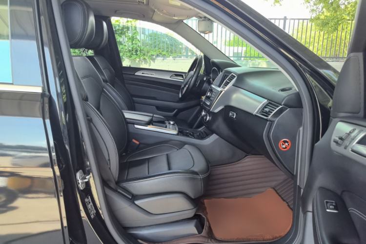 Used Mercedes-Benz M-Class 2014 ML 320 4MATIC Right Front Seat