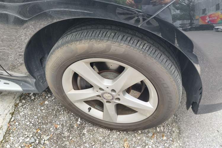 Used Mercedes-Benz M-Class 2014 ML 400 4MATIC Dynamic Model Right Front Wheel Hub