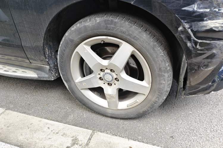 Used Mercedes-Benz M-Class 2014 ML 400 4MATIC Luxury Model Right Front Wheel Hub