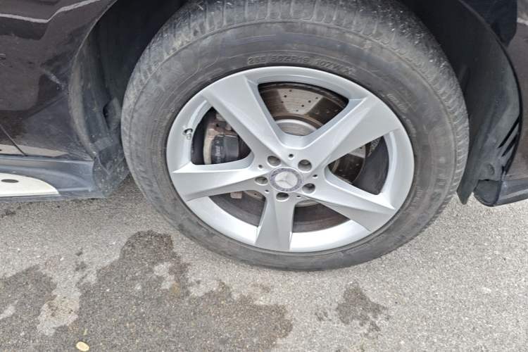Used Mercedes-Benz M-Class 2014 ML 320 4MATIC Right Front Wheel Hub