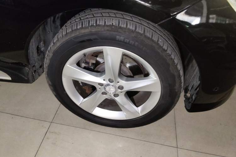 Used Mercedes-Benz M-Class 2014 ML 320 4MATIC Right Front Wheel Hub