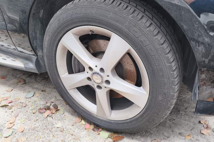 Used Mercedes-Benz M-Class 2014 ML 320 4MATIC Right Front Wheel Hub
