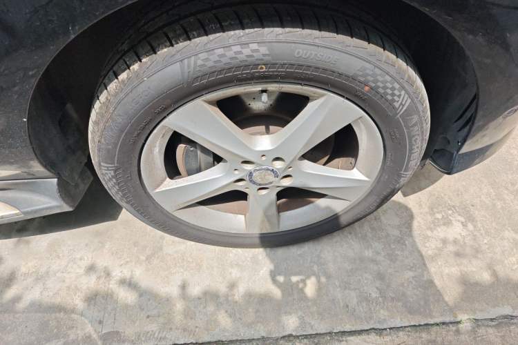 Used Mercedes-Benz M-Class 2014 ML 320 4MATIC Right Front Wheel Hub