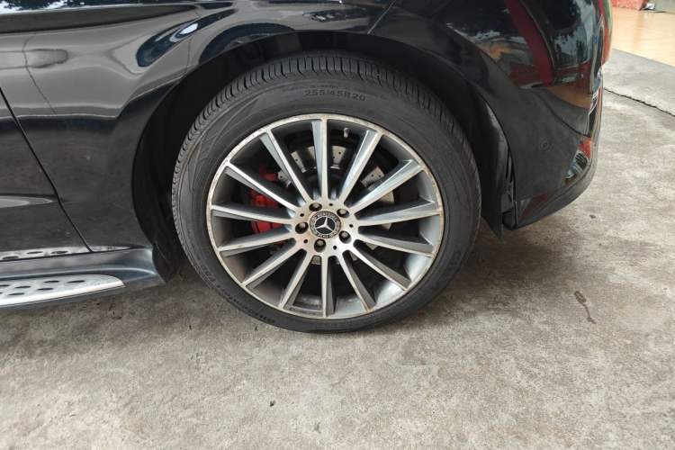 Used Mercedes-Benz M-Class 2014 ML 400 4MATIC Luxury Model Right Front Wheel Hub
