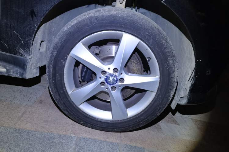 Used Mercedes-Benz M-Class 2014 ML 320 4MATIC Right Front Wheel Hub