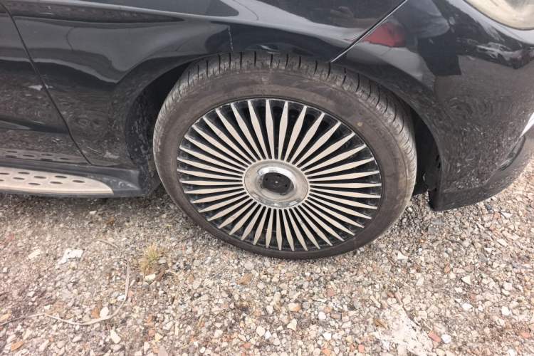 Used Mercedes-Benz M-Class 2014 ML 400 4MATIC Dynamic Model Right Front Wheel Hub