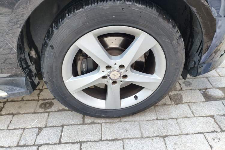 Used Mercedes-Benz M-Class 2014 ML 320 4MATIC Right Front Wheel Hub