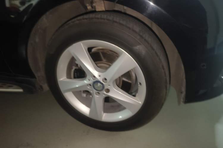Used Mercedes-Benz M-Class 2014 ML 400 4MATIC Dynamic Model Right Front Wheel Hub