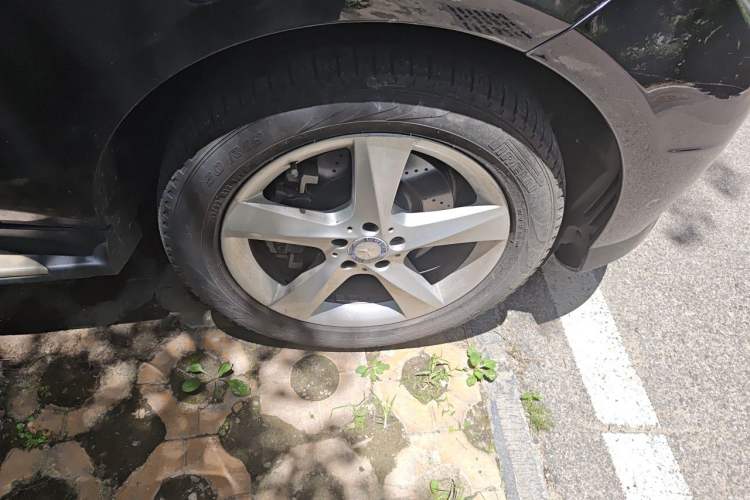 Used Mercedes-Benz M-Class 2014 ML 320 4MATIC Right Front Wheel Hub