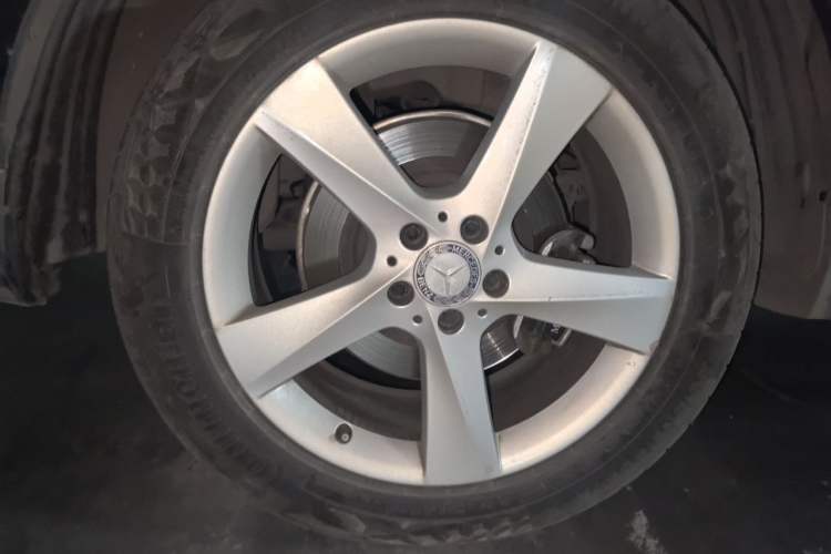 Used Mercedes-Benz M-Class 2014 ML 320 4MATIC Right Front Wheel Hub