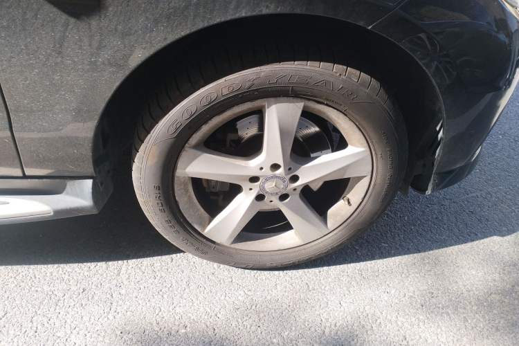 Used Mercedes-Benz M-Class 2014 ML 320 4MATIC Right Front Wheel Hub