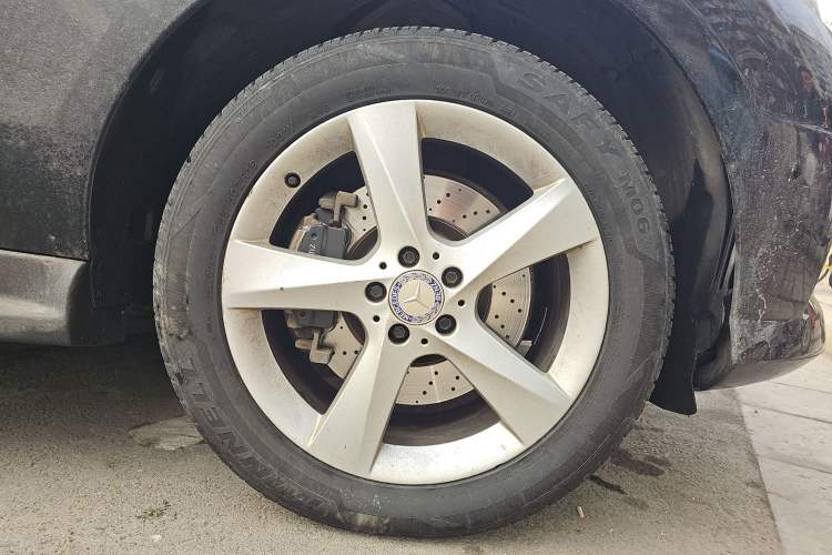 Used Mercedes-Benz M-Class 2014 ML 400 4MATIC Dynamic Model Right Front Wheel Hub