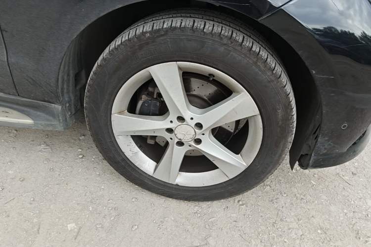 Used Mercedes-Benz M-Class 2014 ML 320 4MATIC Right Front Wheel Hub
