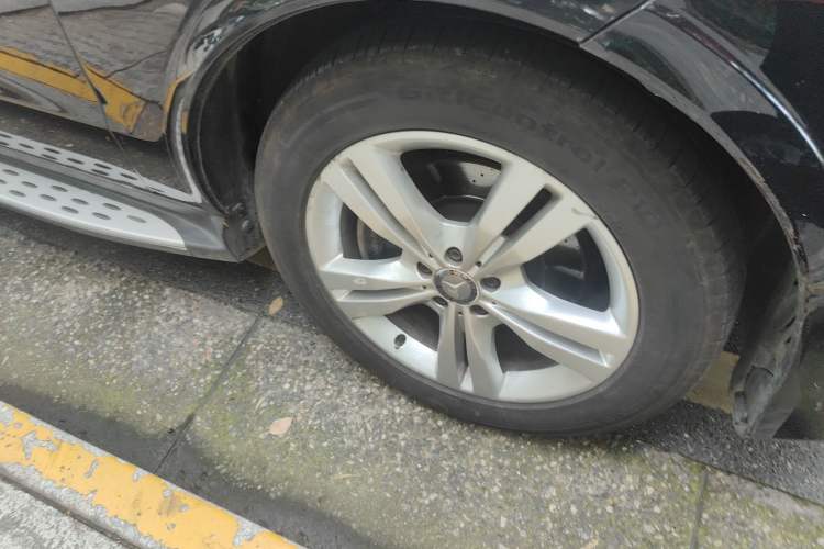Used Mercedes-Benz M-Class 2014 ML 350 CDI 4MATIC Right Front Wheel Hub