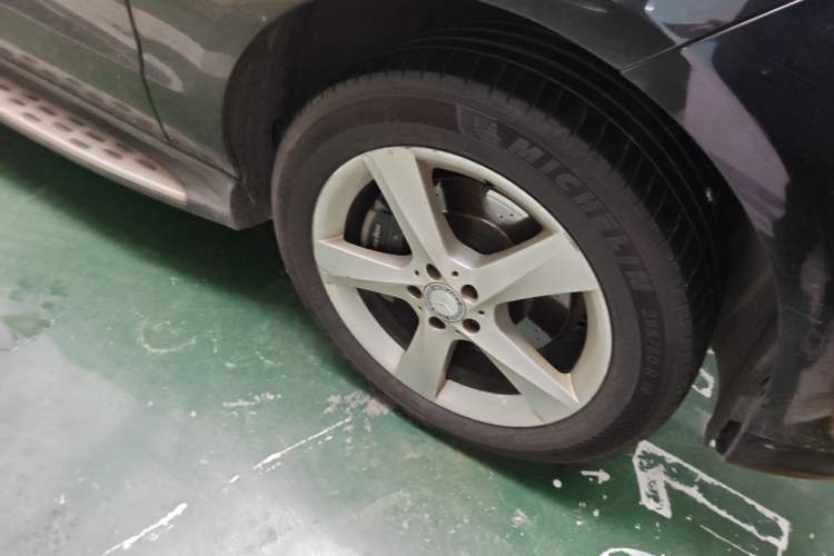 Used Mercedes-Benz M-Class 2014 ML 320 4MATIC Right Front Wheel Hub