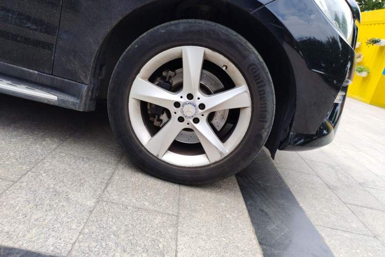 Used Mercedes-Benz M-Class 2014 ML 400 4MATIC Dynamic Model Right Front Wheel Hub