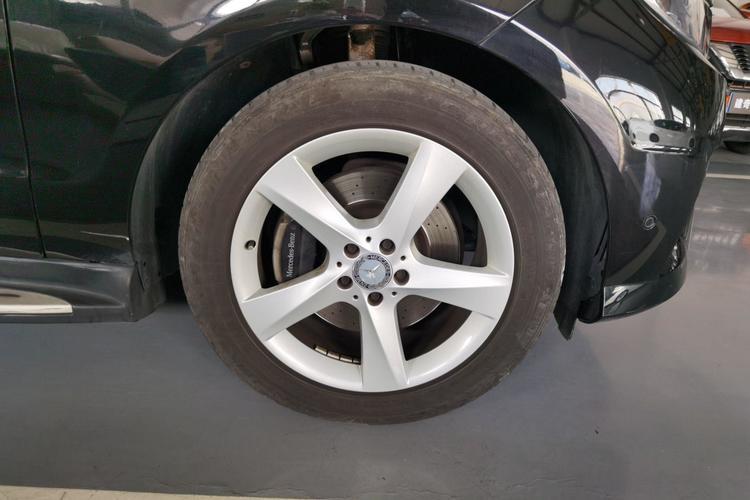 Used Mercedes-Benz M-Class 2014 ML 400 4MATIC Dynamic Model Right Front Wheel Hub