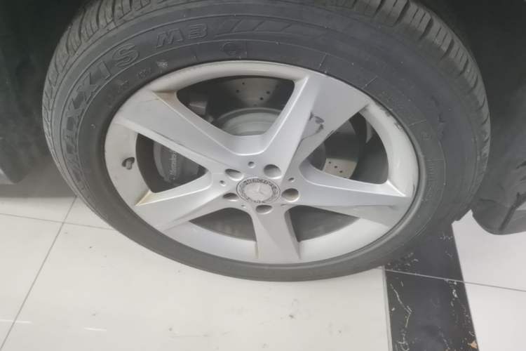 Used Mercedes-Benz M-Class 2014 ML 320 4MATIC Right Front Wheel Hub