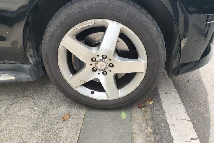 Used Mercedes-Benz M-Class 2014 ML 400 4MATIC Luxury Model Right Front Wheel Hub