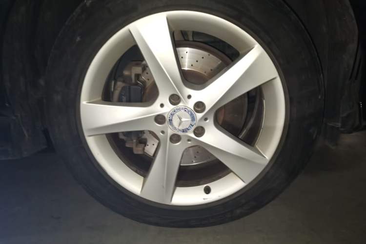 Used Mercedes-Benz M-Class 2014 ML 320 4MATIC Right Front Wheel Hub