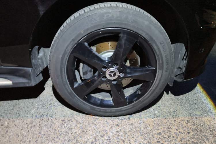 Used Mercedes-Benz M-Class 2014 ML 400 4MATIC Dynamic Model Right Front Wheel Hub
