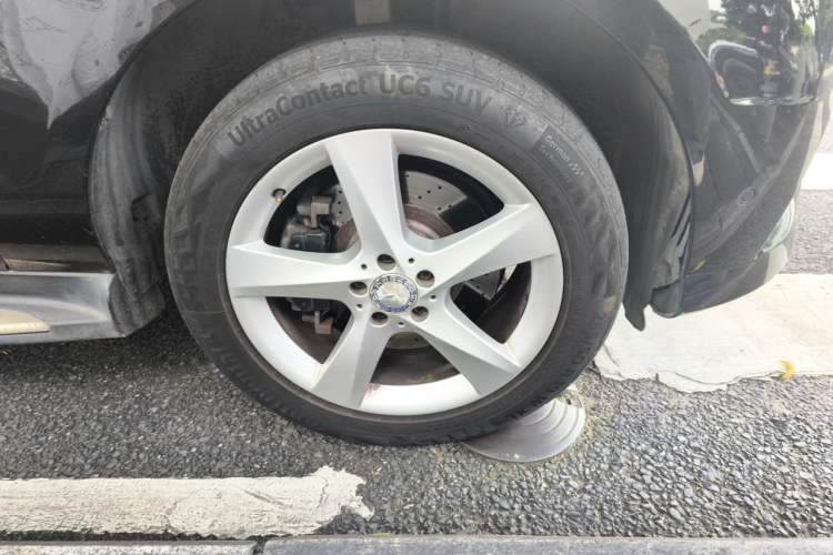 Used Mercedes-Benz M-Class 2014 ML 400 4MATIC Dynamic Model Right Front Wheel Hub