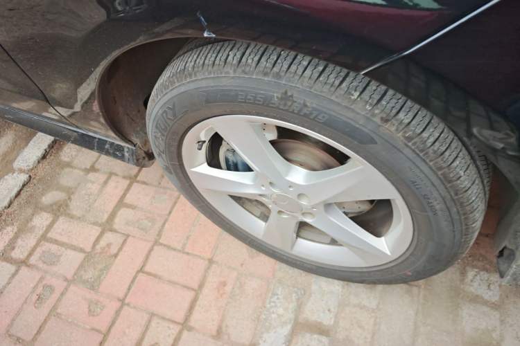 Used Mercedes-Benz M-Class 2014 ML 400 4MATIC Dynamic Model Right Front Wheel Hub