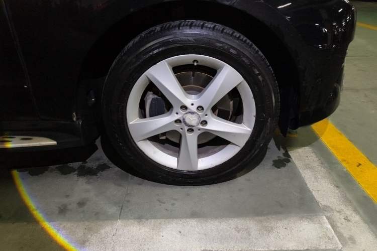 Used Mercedes-Benz M-Class 2014 ML 400 4MATIC Dynamic Model Right Front Wheel Hub