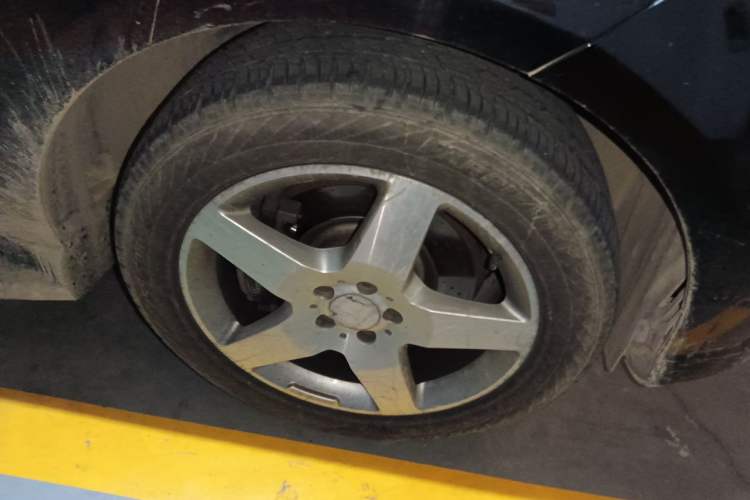 Used Mercedes-Benz M-Class 2014 ML 400 4MATIC Luxury Model Right Front Wheel Hub