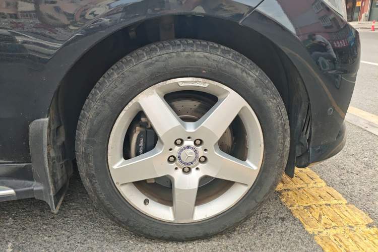 Used Mercedes-Benz M-Class 2014 ML 400 4MATIC Luxury Model Right Front Wheel Hub