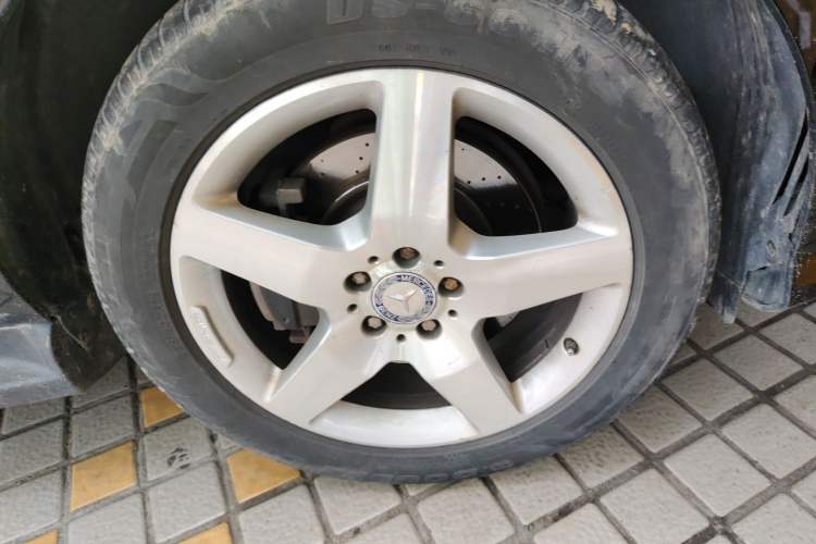 Used Mercedes-Benz M-Class 2014 ML 400 4MATIC Luxury Model Right Front Wheel Hub