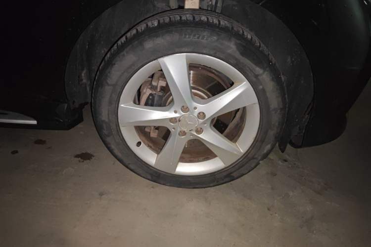 Used Mercedes-Benz M-Class 2014 ML 400 4MATIC Dynamic Model Right Front Wheel Hub