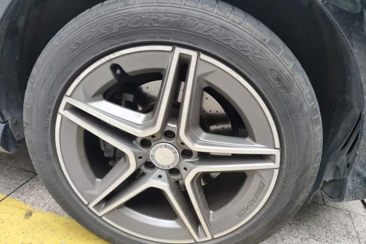 Used Mercedes-Benz M-Class 2014 ML 320 4MATIC Right Front Wheel Hub