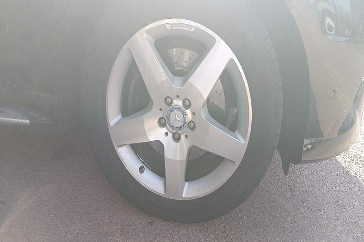 Used Mercedes-Benz M-Class 2014 ML 400 4MATIC Luxury Model Right Front Wheel Hub