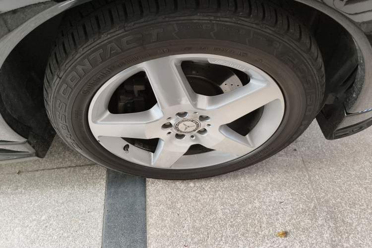 Used Mercedes-Benz M-Class 2014 ML 400 4MATIC Luxury Model Right Front Wheel Hub
